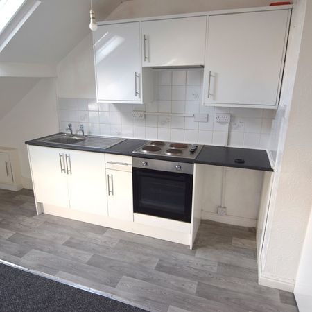 To Let 1 Bed Flat - Photo 4