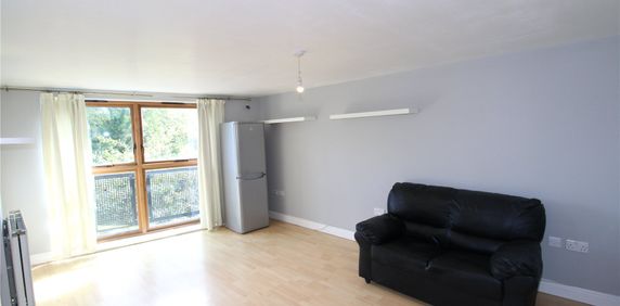 Clarke Close, Croydon, CR0 - Photo 2