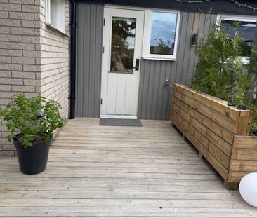 Tunasvängen, Upplands Väsby - Photo 1