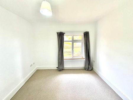 4 bedroom detached house to rent - Photo 5