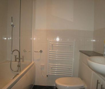3 bedroom apartment to rent - Photo 2