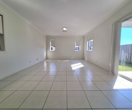 Modern Family Home - Photo 5