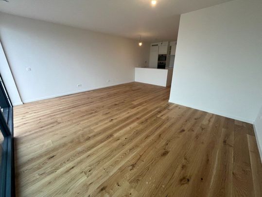 ONGEMEUBELD - Nieuwbouw appartement met 2 slaapkamers gelegen op de Lippenslaan te Knokke (integraal geschilderd). - Photo 1