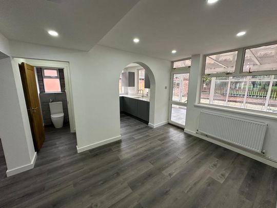 4 bedroom detached house to rent - Photo 1