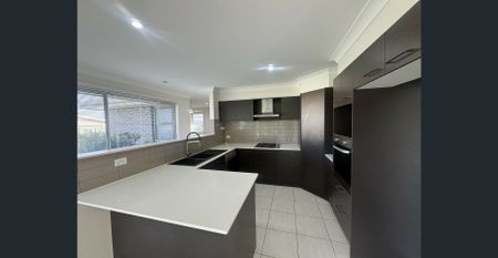 Spacious Modern Family Home in Quiet Cul-de-Sac - Photo 5