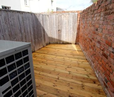 2 bedroom end of terrace house to rent - Photo 4