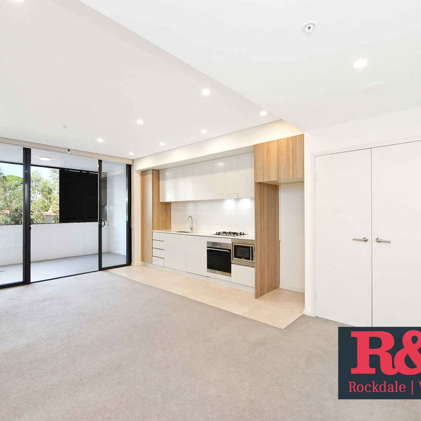 DEPOSIT TAKEN - Immaculately Presented 1 Bedroom Apartment - Photo 1