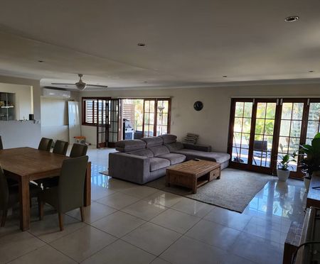 Broadbeach Waters - Photo 2