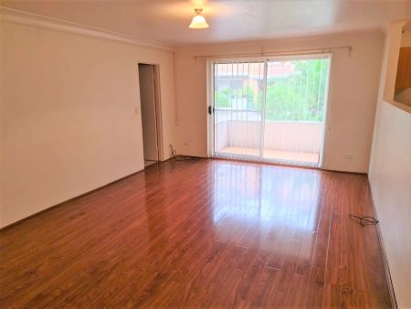 SPACIOUS 2 BEDROOM UNIT WITH GARAGE! - Photo 3