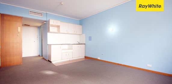 SELF CONTAINED STUDIO APARTMENT IN CONVENIENT LOCATION - Photo 2