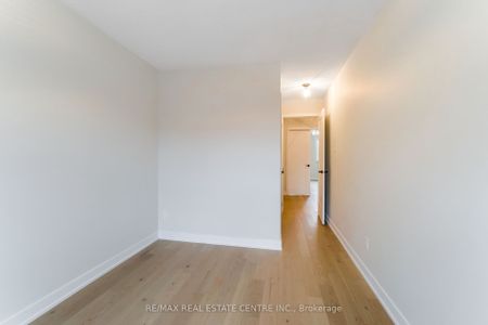 Condo Townhouse For Lease | W8122490 - Photo 2