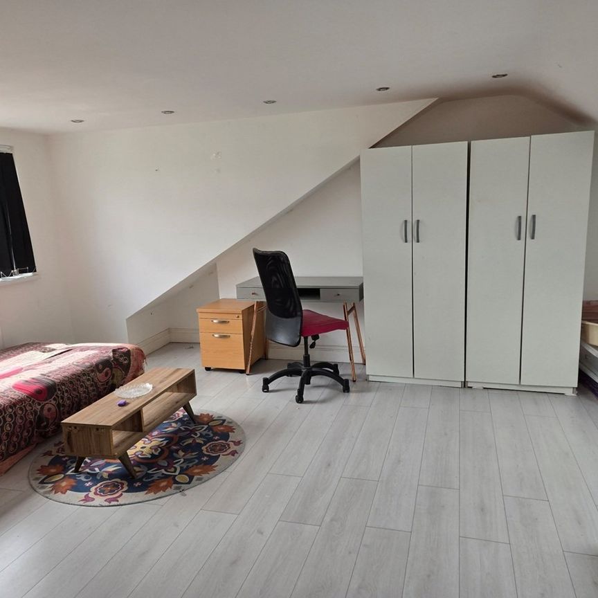 1 Bed Flat, Cann Hall Road, E11 - Photo 1