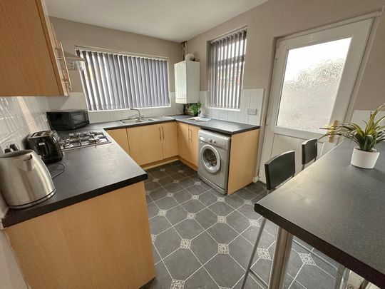 4 bedroom terraced house to rent - Photo 1