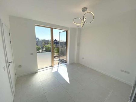 Regiment Hill, London, NW7 - Photo 5