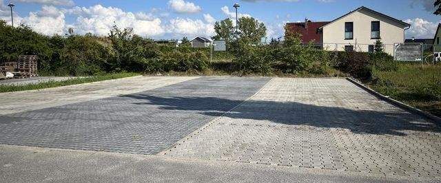 Individuell Wohnen im Erstbezug! Großes Wohnzimmer, schöner Balkon, modernes Bad! - Photo 1