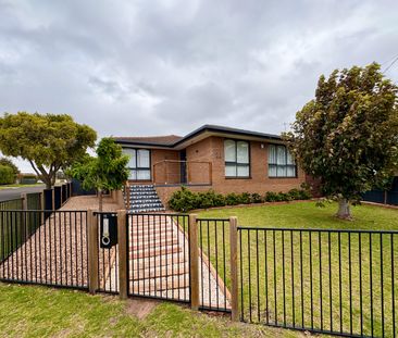 Spacious Home with Double Garage - Photo 2