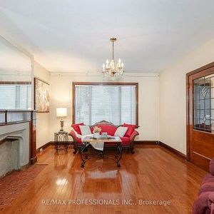 HIGH PARK LIFESTYLE FULL HOUSE 3 BEDS 1 BATH DETACH GARAGE - Photo 2