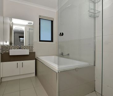 Lifestyle, Sophistication and Decked out for Entertaining - Photo 6