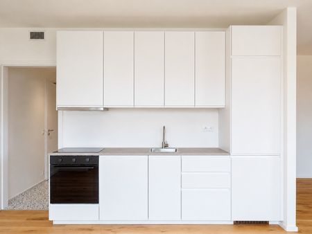 Pronájem bytu 1+kk a garsoniéry 39 m², U Komína 369, Praha - Photo 3