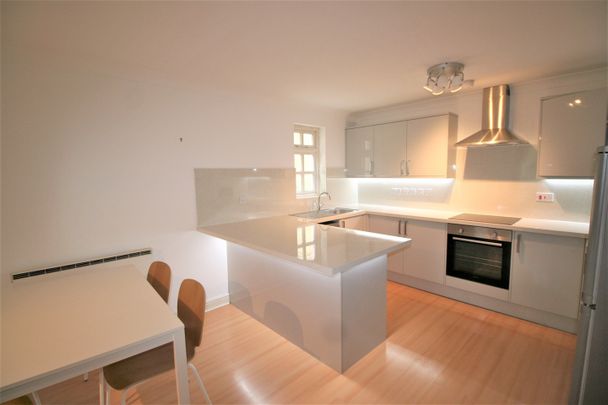 2 Bed Flat, Hadfield Close, M14 - Photo 1