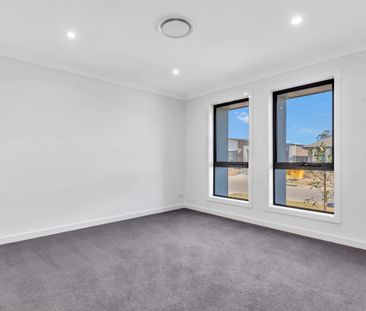 5 KINGSDALE AVENUE, Catherine Field NSW 2557 - House For Rent | Domain - Photo 2