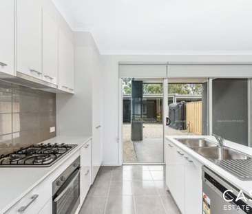 5 Pebblebeach Path, Cranbourne - Photo 5