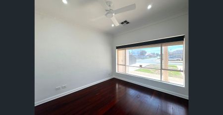 Beautifully updated family home in a highly sought-after location - Photo 3