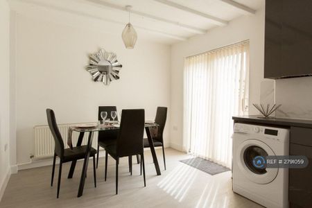 2 bedroom terraced house to rent - Photo 2