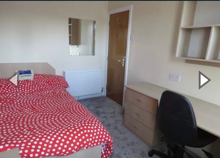 5 Bed - 28 Walmsley Road, Hyde Park, Leeds - LS6 1NG - Student - Photo 2