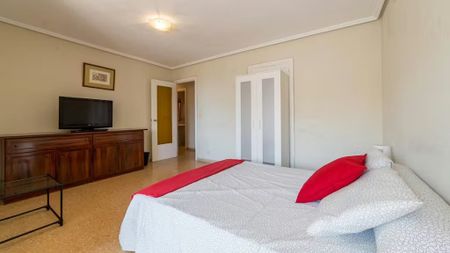 Plaça Honduras, Valencia, Valencian Community 46022 - Photo 4