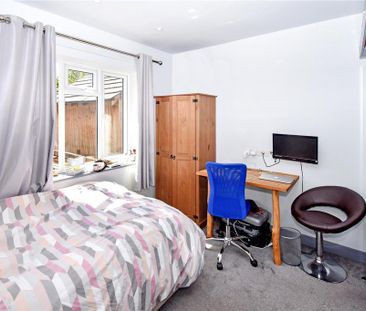 1 bedroom penthouse to rent - Photo 3