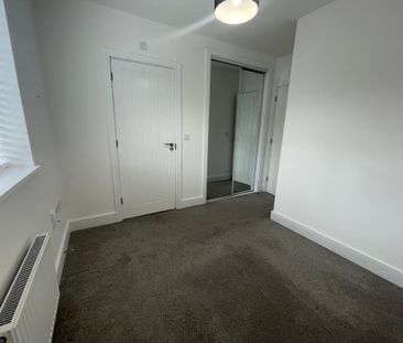 3 bedroom semi-detached to let - Photo 6