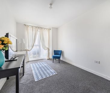 Flat to rent - Bowen Drive, London, SE7 - Photo 6