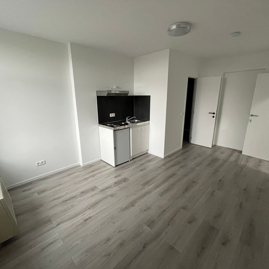 Studio remis à neuf à 6040 Charleroi Jumet  Loyer: 580 € - Photo 1