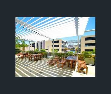 Elegant Furnished Apartment in King Street Wharf - Photo 4