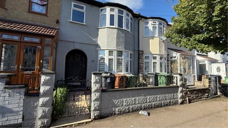 4 bedroom terraced house to rent - Photo 5
