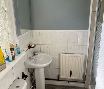 Room in a Shared House, Crest Road, NW2 - Photo 4