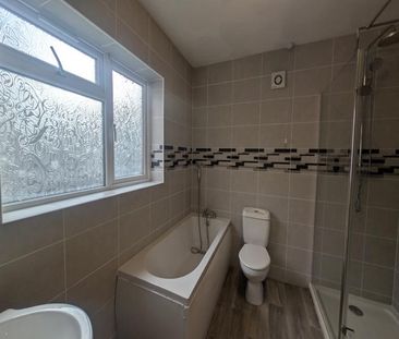 3 bedroom terraced house to rent - Photo 2