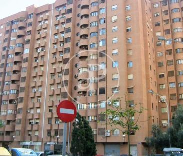Valencia - Photo 2