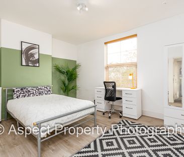 Modern & Stylish Living. Huge Rooms! CV31 Room 1 - Photo 4