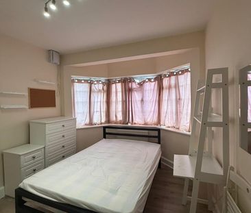 Room in a Shared House, Kennyland Court, NW4 - Photo 1