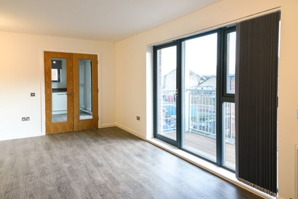 3 Bed Flat, West Bowling Green Street, EH6 - Photo 1
