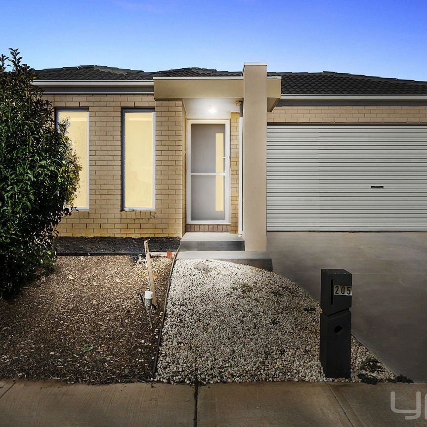 205 James Melsrose Drive, Brookfield - Photo 1