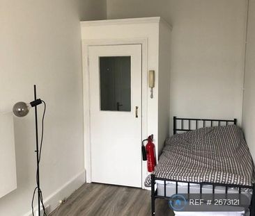 1 bedroom in a flat share to rent - Photo 4