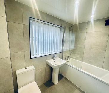 4 bedroom flat to rent - Photo 3