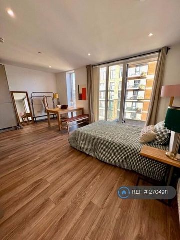 1 bedroom in a flat share to rent - Photo 5