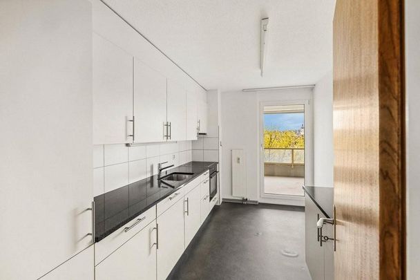 Grosszügige, helle Wohnung mit fantastischer Aussicht! - Foto 1