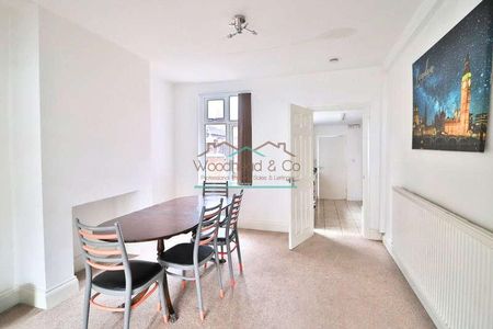 Alexandra Road, Wellingborough, NN8 - Photo 3