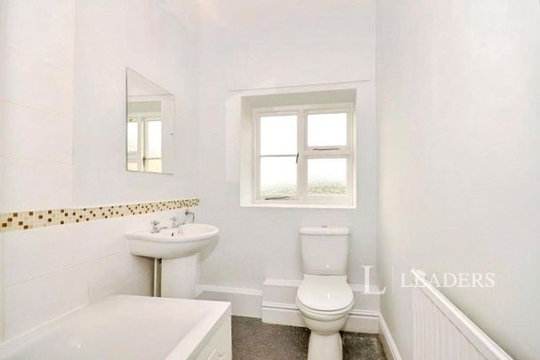 4 bedroom apartment to rent Stamford, PE9 - Photo 1