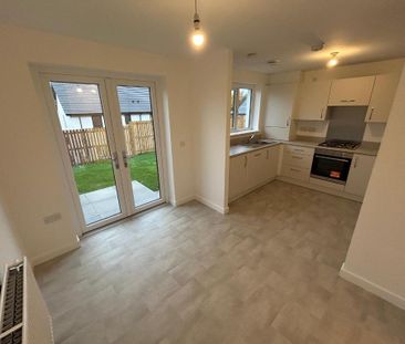 3 bedroom semi-detached house to rent - Photo 6